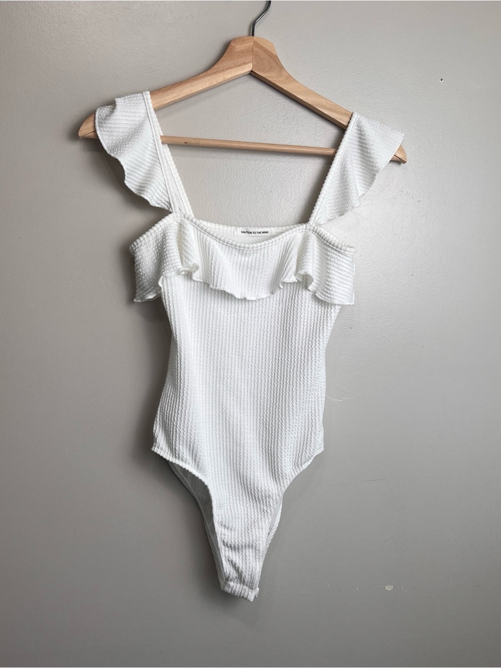 Caution To The Wind Bodysuit Small Cream Textured Ruffle Stretch Top, EUC